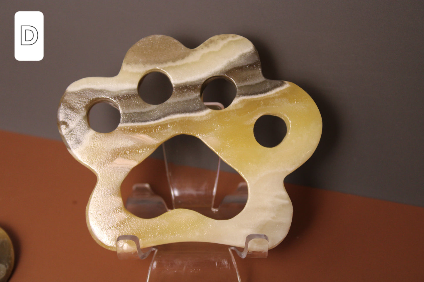 Mexican Onyx - Paw Carving