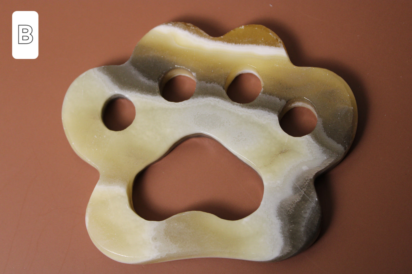 Mexican Onyx - Paw Carving