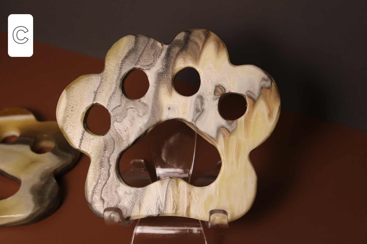 Mexican Onyx - Paw Carving