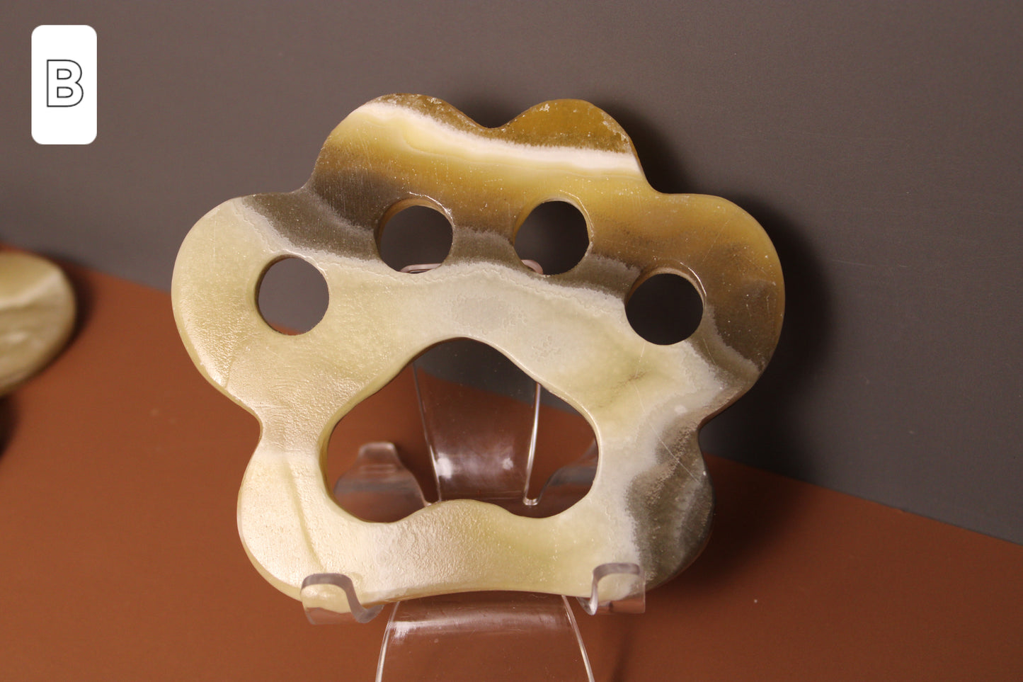 Mexican Onyx - Paw Carving